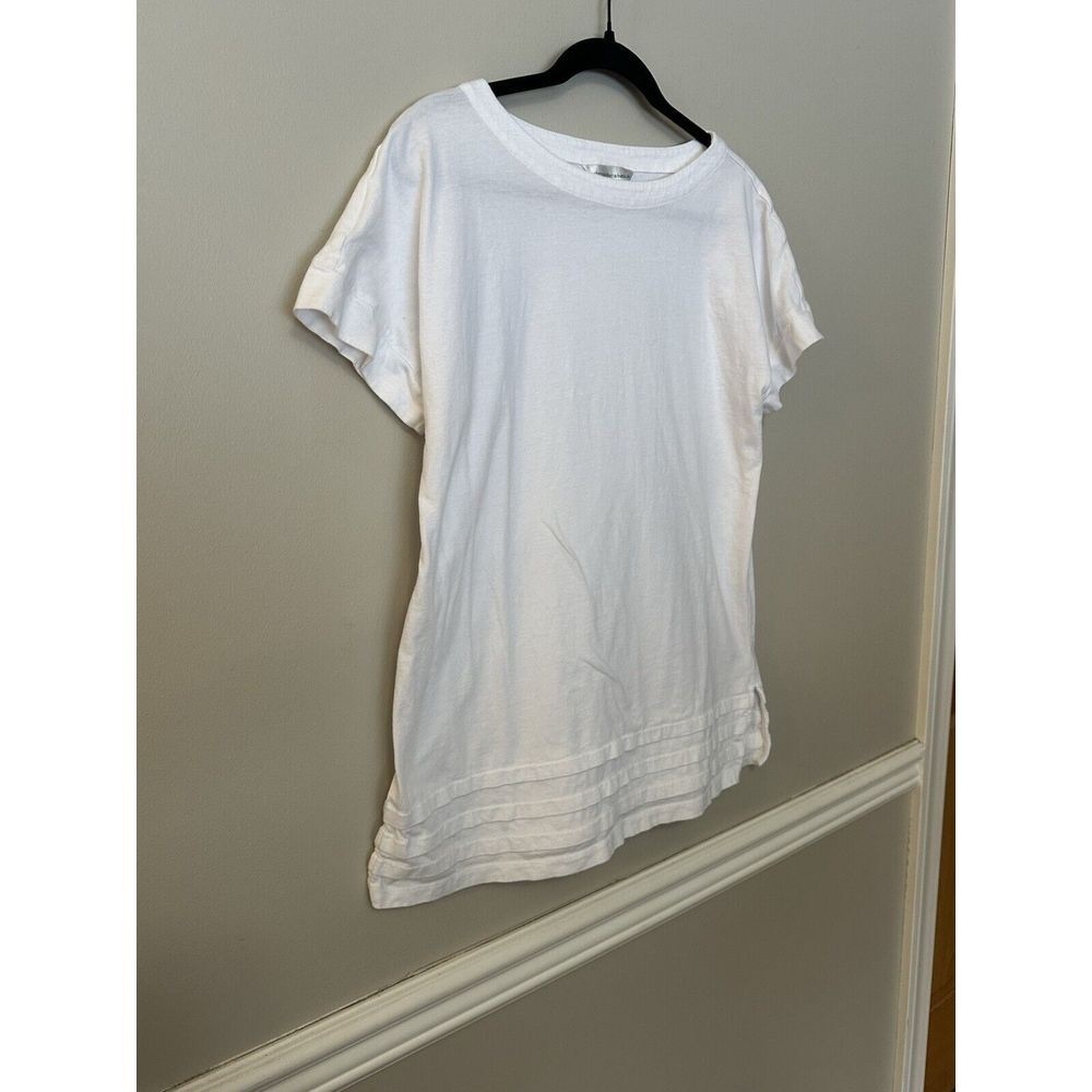 Classic White Short-Sleeve Tee with Pleated Hem